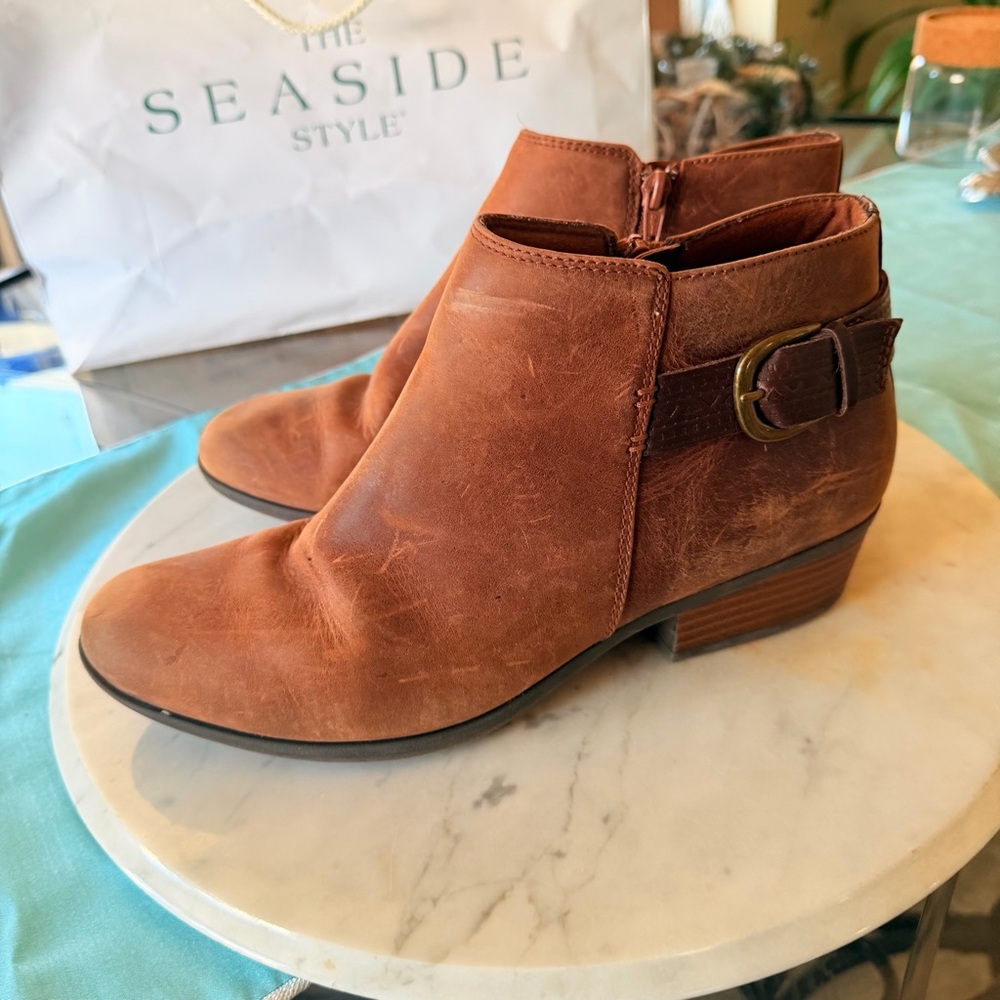Clarks Tan Ankle Booties with Buckle size 10 like new